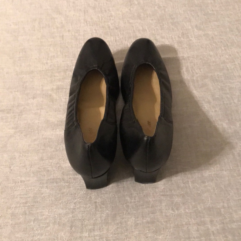 💞Naturalized black slip on loafers - Picture 2 of 7